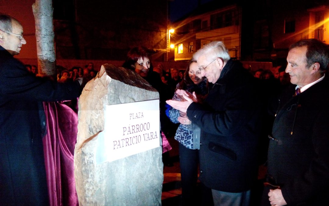 Patricio Vara es homenajeado con motivo de las actividades del 50 aniversario de Rectivía