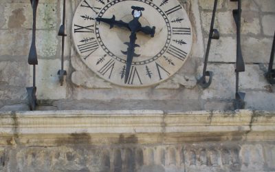 El PSOE de Astorga califica de “temeraria” la actuación en el reloj municipal