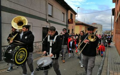 Santa Marina del Rey celebra el lunes de Carnaval con desfile y visita a la Residencia Alzheimer