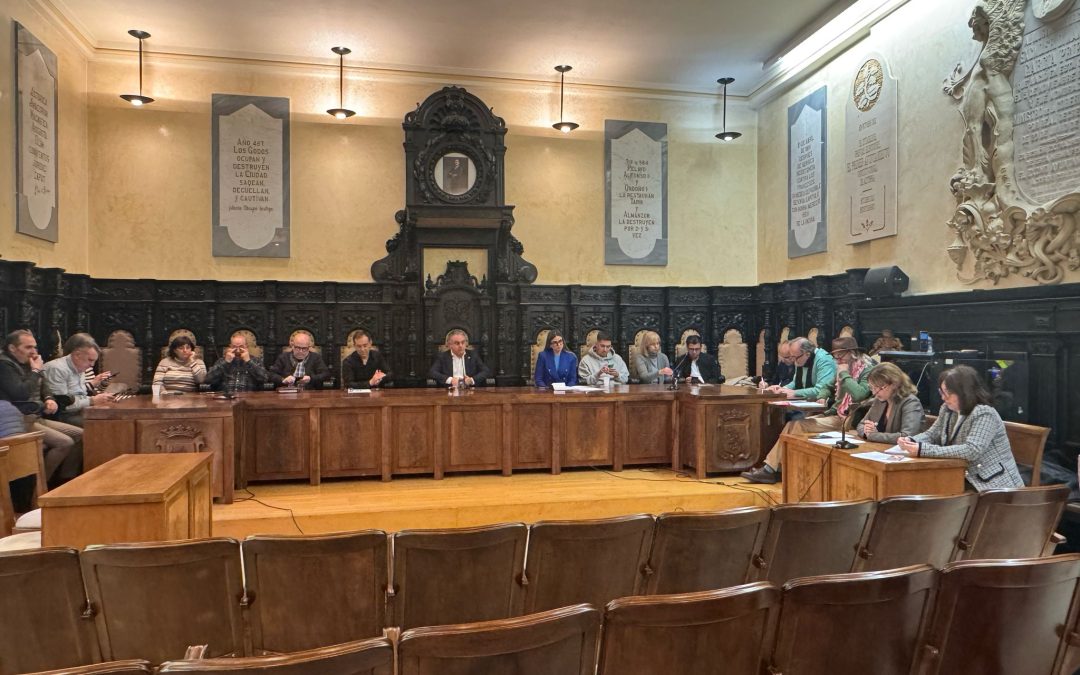 El equipo de gobierno de Astorga aprueba el presupuesto 2025 a pesar de las críticas de la oposición por la falta de inversiones y el excesivo gasto