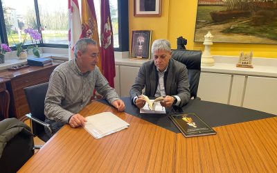 El delegado de la Junta se reúne con el alcalde de Villarejo de Órbigo para avanzar en temas municipales de interés social