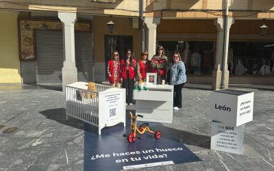 Cruz Roja y la Junta sensibilizan en Astorga sobre la importancia de contar con familias de acogida