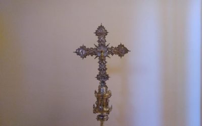 La ‘pieza del mes’ de abril en el Palacio de Gaudí es una cruz procesional barroca de Brimeda