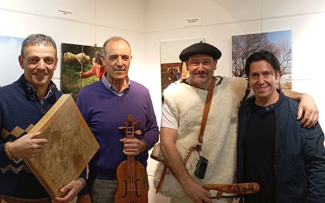 Santa María del Páramo inaugura la exposición fotográfica ‘Mis Pastores’ de Juanda Rodríguez