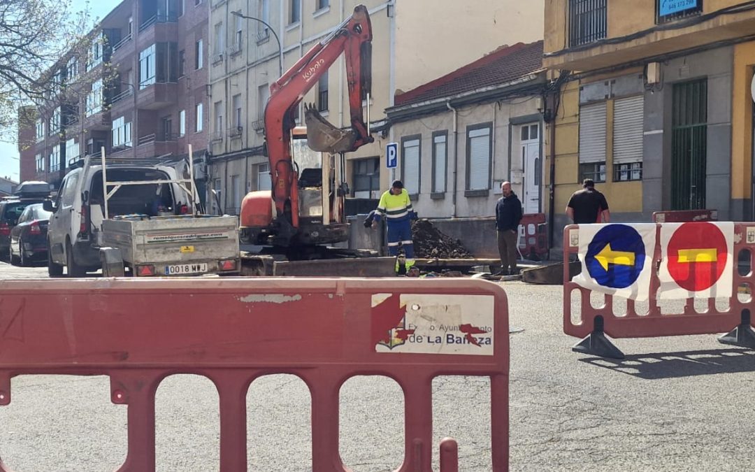 La Bañeza repara 32 fugas de agua en la red de abastecimiento la última semana