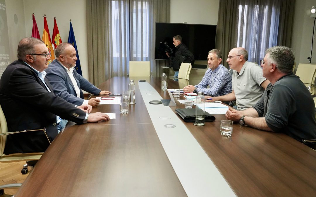 La Azucarera de La Bañeza contará con el apoyo de la Diputación de León que asegura que defenderá el mantenimiento de la fábrica