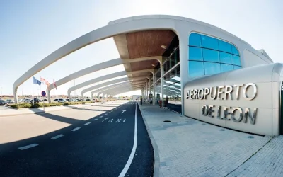 El Aeropuerto de León amplía sus destinos de playa para este verano