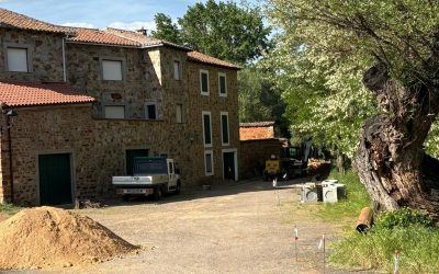 Comienzan las obras de urbanización de una calle en Castrillo de los Polvazares