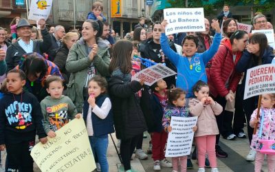 Las movilizaciones de las familias consiguen finalmente una pediatra fija para el centro de salud de La Bañeza