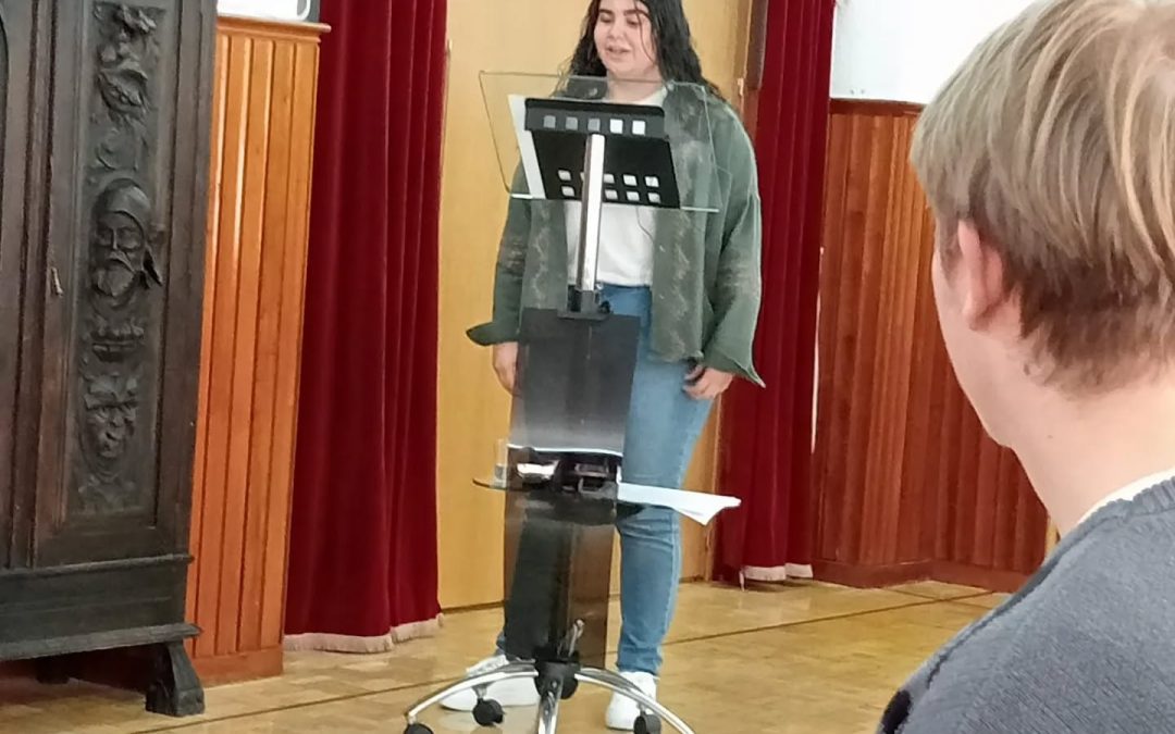 Sheila López, del Colegio Paula Montal de Astorga, gana en León el concurso ‘Carta a un militar español’