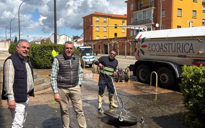 Astorga intensifica la limpieza viaria con actuaciones en la avenida Madrid-Coruña