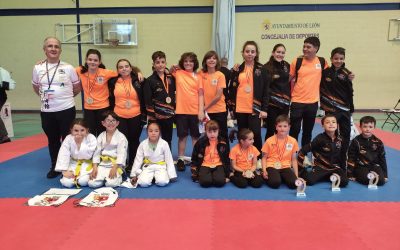 Astorga se lleva doce medallas en el Campeonato Provincial de Kárate gracias al Club Okinawa