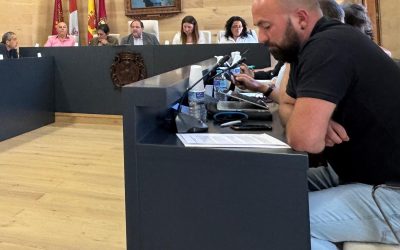 César de la Mata dimite como concejal en La Bañeza y pide disculpas por un error del autocorrector en un comentario de sus redes sociales