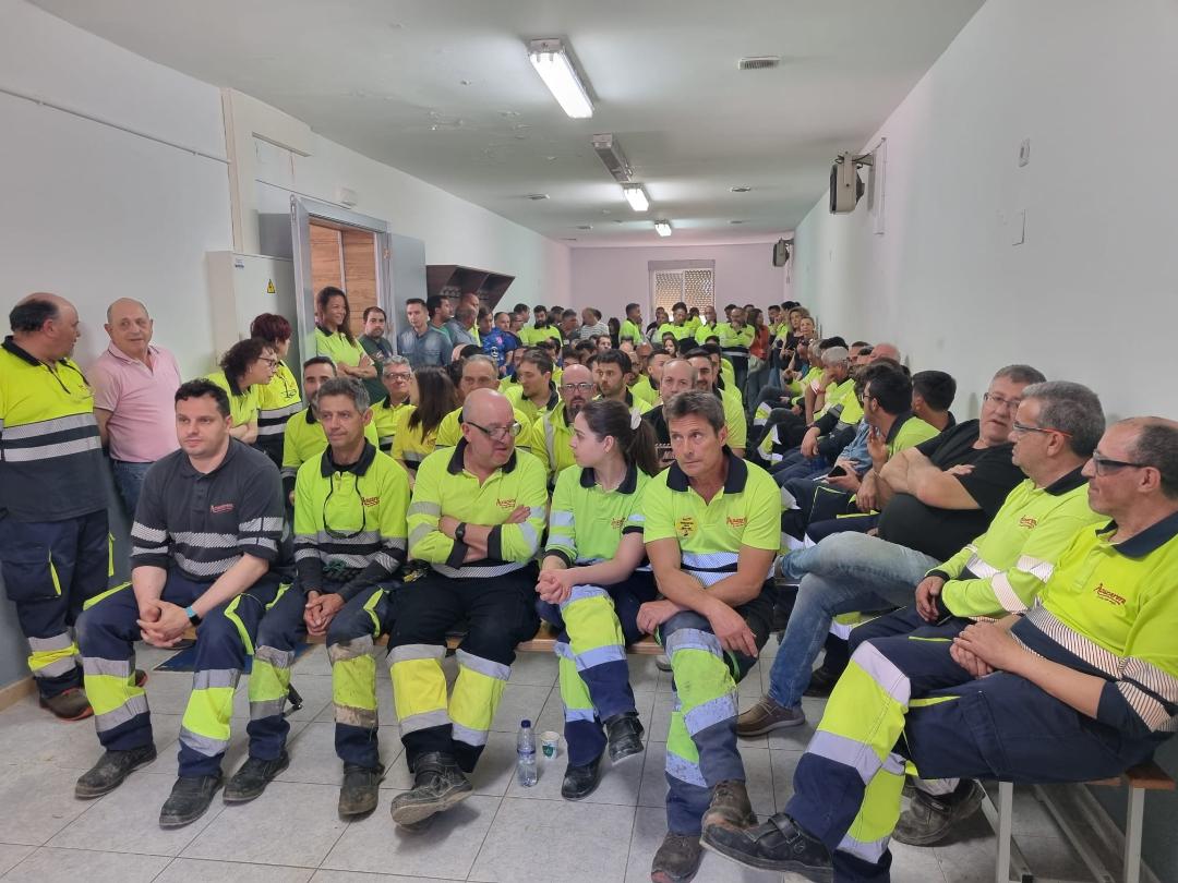 La asamblea de trabajadores de la Azucarera de La Bañeza rechaza el cierre «injusto e innecesario» de la fábrica