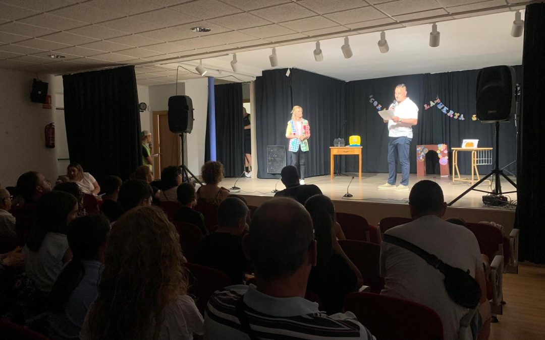La Diputación clausura sus talleres de teatro, magia y circo de la provincia en Santa María del Páramo