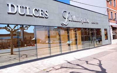 La directora general de la Industria y Cadena Agroalimentarias visita la empresa astorgana Dulces La Mallorquina