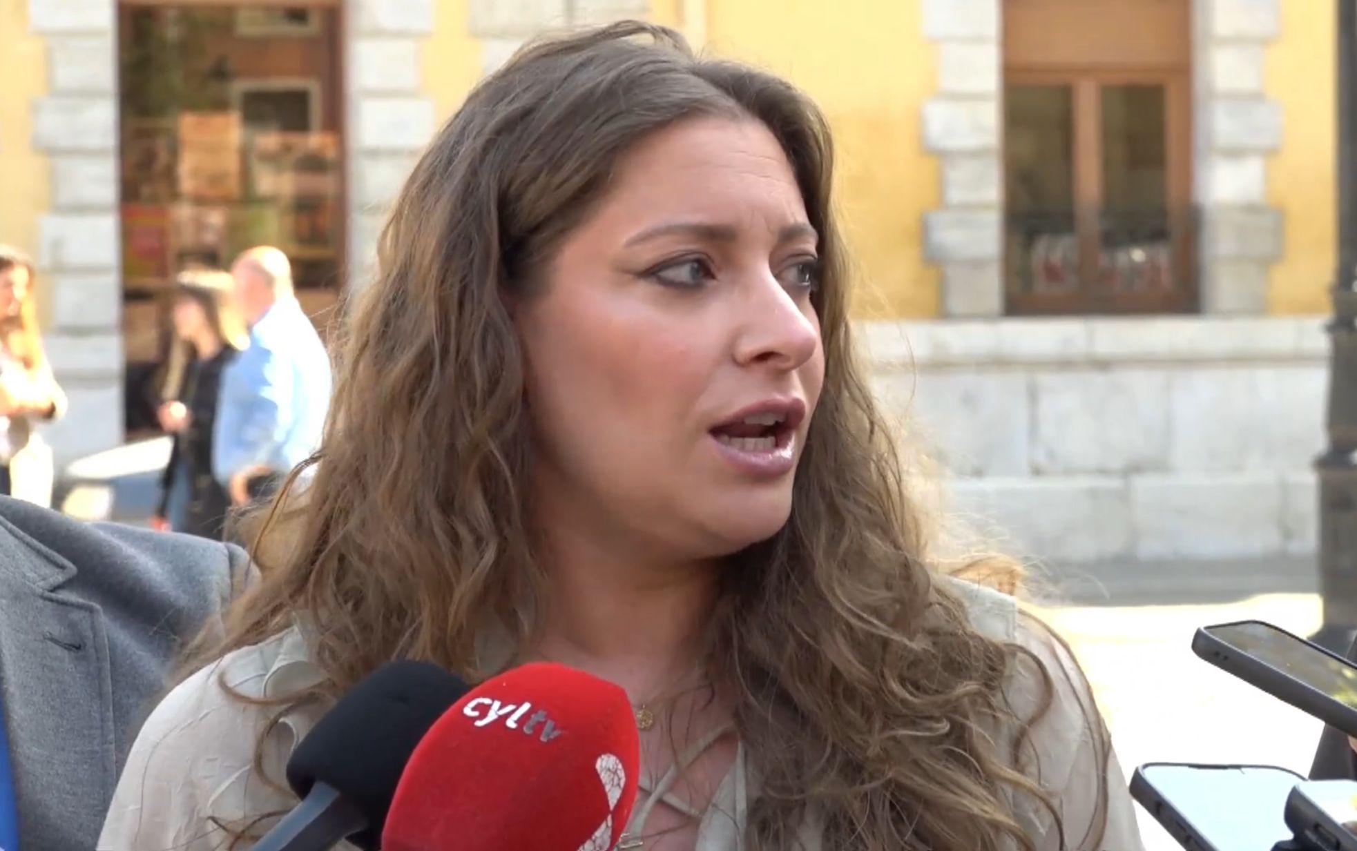 Ester Muñoz reclama que el Gobierno se implique para conseguir que el ERE de la Azucarera de La Bañeza “como mínimo, se convierta en ERTE”