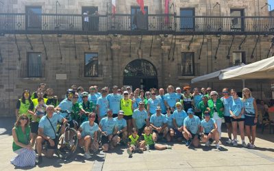 Astorga recibe a los participantes de la iniciativa “A Santiago contra el Cáncer” tras recaudar más de 2.400 euros