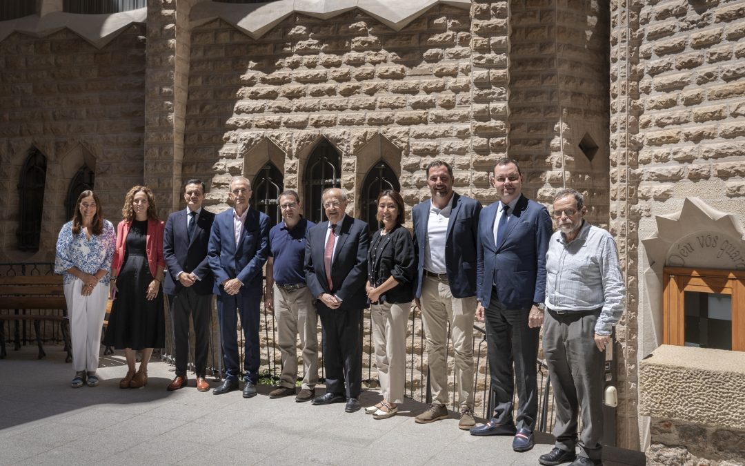 La Sagrada Familia firma una alianza con el Palacio de Gaudí, Casa Botines y El Capricho