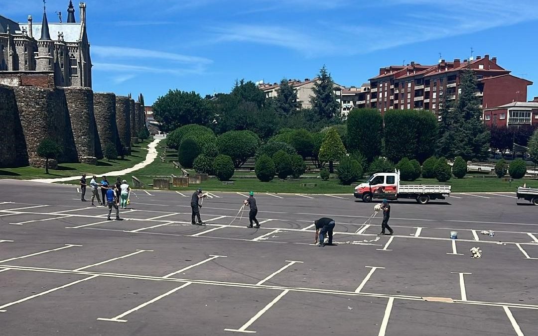 El aparcamiento del Melgar ya cuenta con marcas viales para ordenar el estacionamiento de vehículos