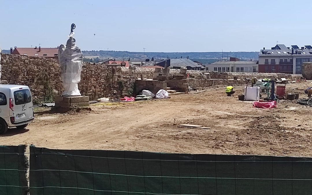 Avanzan los trabajos de acondicionamiento en los jardines del Palacio de Gaudí de Astorga