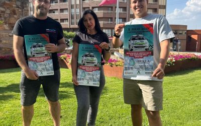 El piloto Víctor Peña presenta su equipo de rallye en Astorga