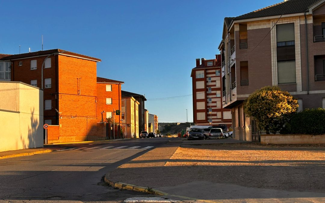 El ayuntamiento de Astorga avanza en la mejora del tramo de la calle Mayuelo frente al cuartel de la Guardia Civil
