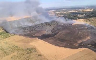 El incendio forestal de Ferreras de Cepeda evoluciona favorablemente y desciende a nivel IGR-1