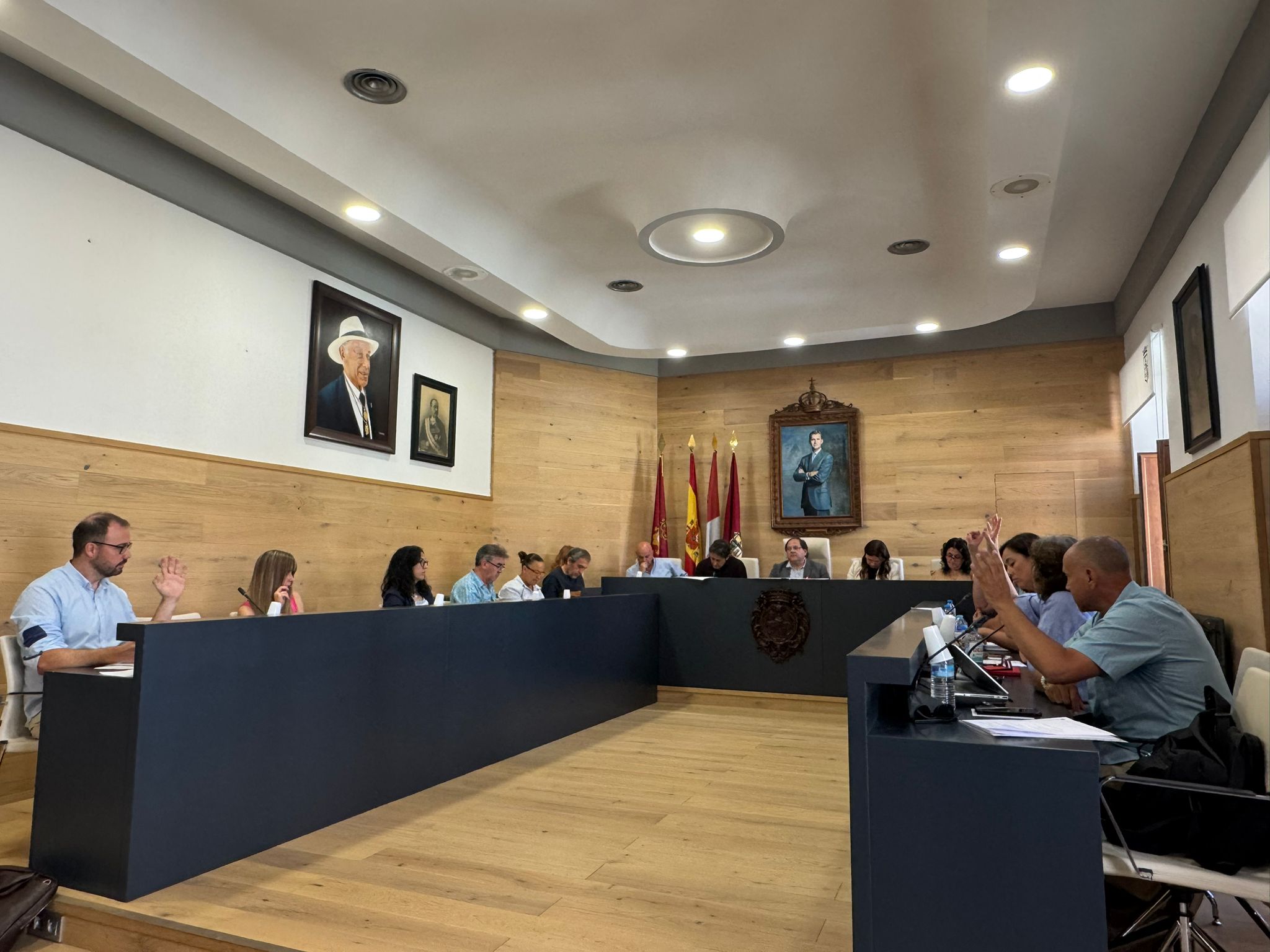 El voto de calidad del alcalde de La Bañeza saca adelante la subida de las tasas del agua