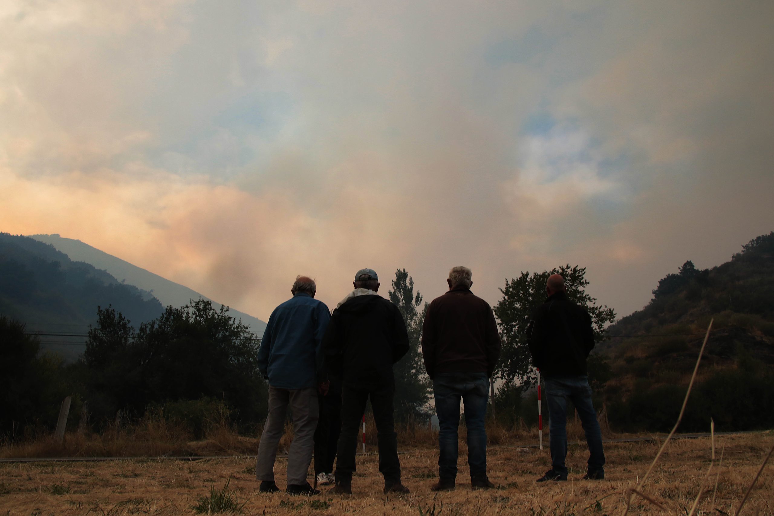 Los incendios de la provincia de León mejoran en líneas generales con la “complicación” del nuevo foco de Fasgar