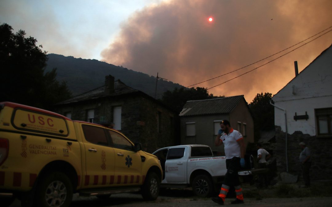 El “trabajo del operativo y la climatología” permite bajar a nivel uno el incendio de Berlanga del Bierzo y la vertiente leonesa del de Porto (Zamora)