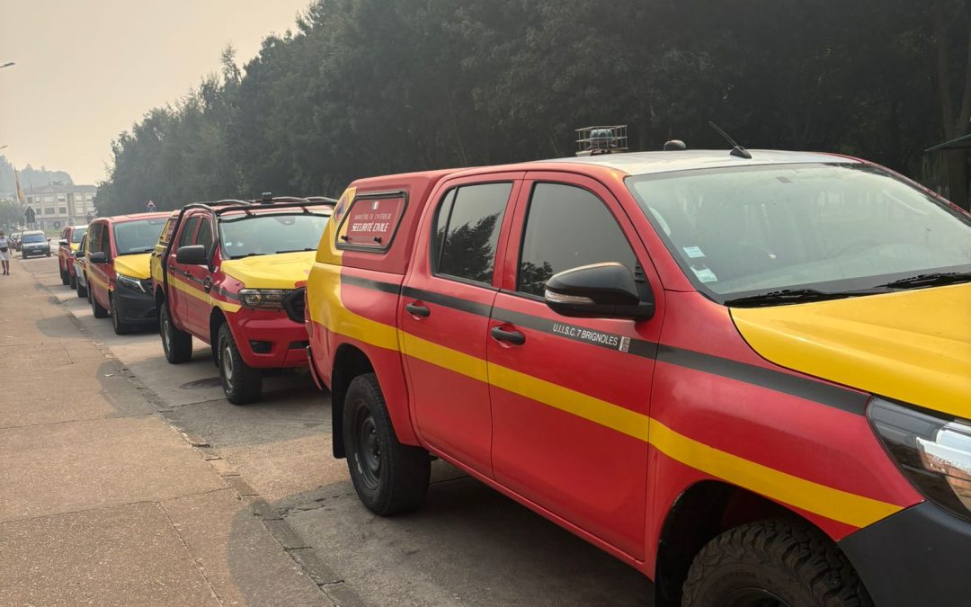150 efectivos españoles y franceses de la lucha contra un incendios se alojan en el polideportivo de Astorga