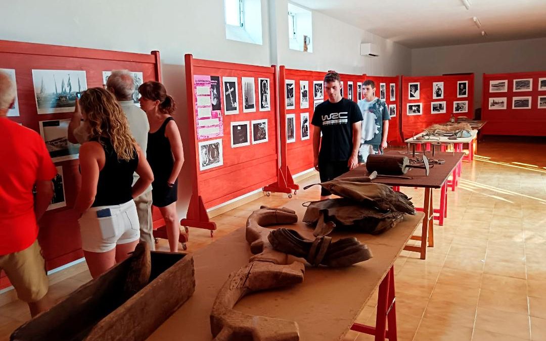 Abierta la exposición del 25º aniversario de ‘Versos a Oliegos’ en Villamejil