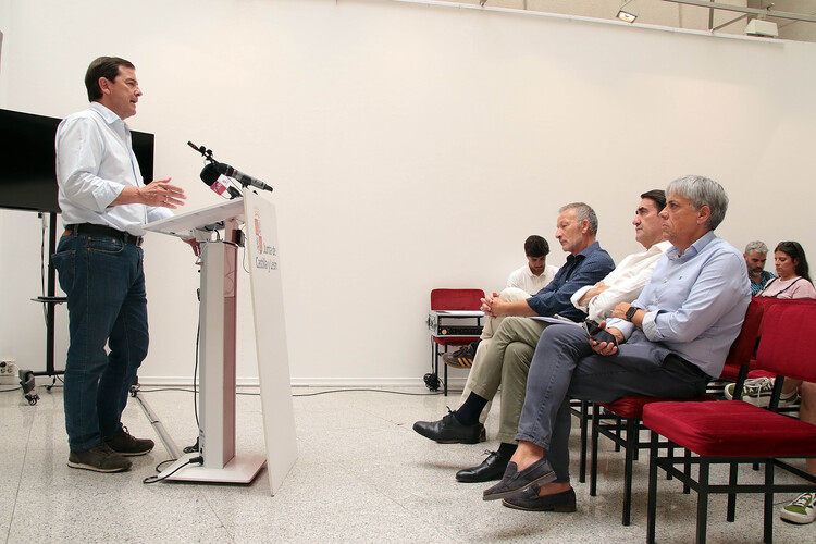 Mañueco se reunirá mañana con varios consejeros para empezar a trabajar en la reconstrucción de las zonas afectadas por los incendios