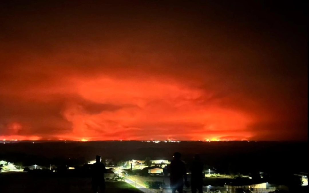 Una treintena de poblaciones siguen evacuadas mientras se trabaja para que el fuego no pase a Tabuyo del Monte