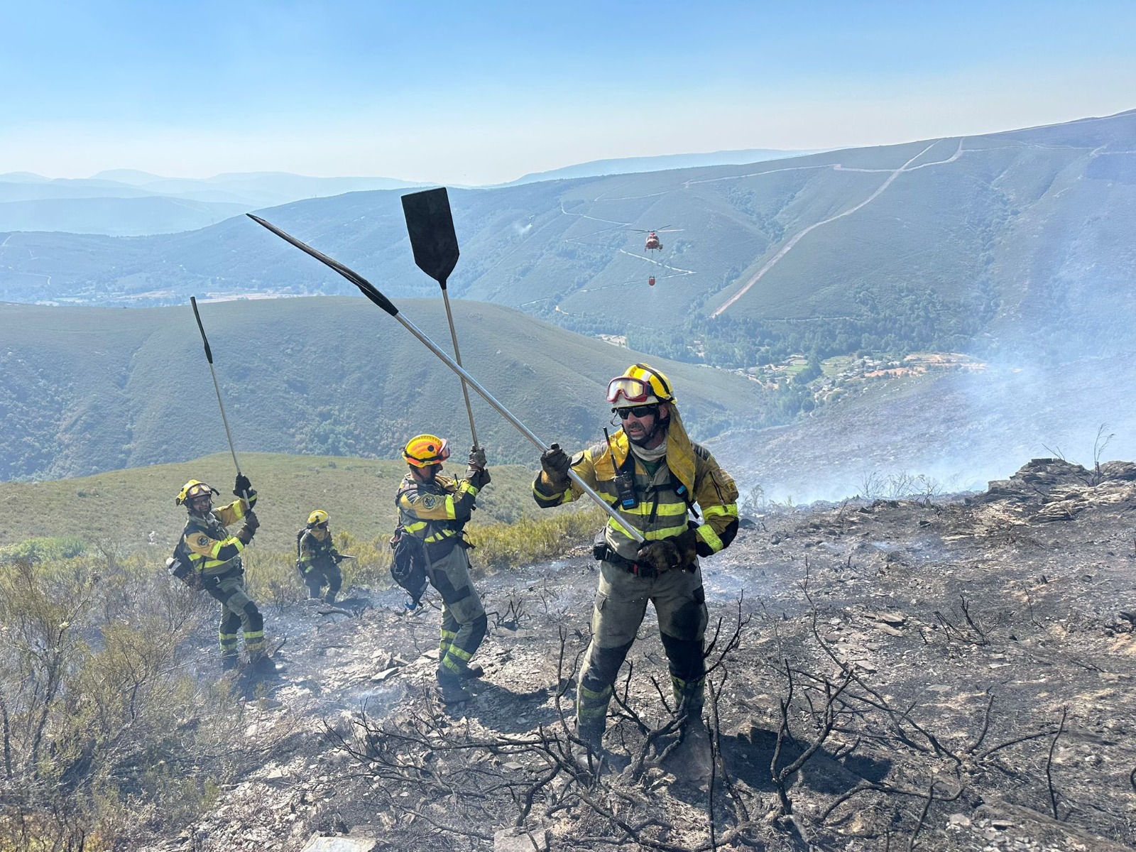 Abanca y Afundación entregan 360 equipos de extinción de incendios a colectivos locales en la provincia de León