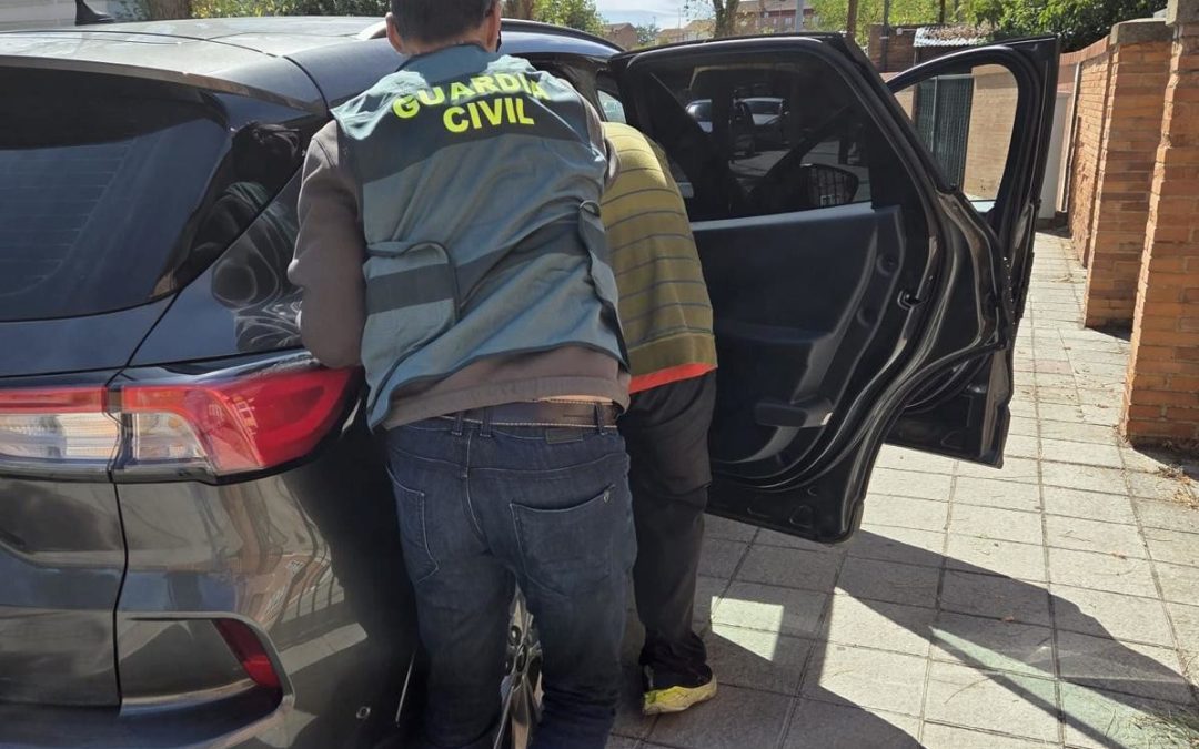 Dos detenidos y un investigado por la comisión de varios delitos en La Bañeza y Santa María del Páramo