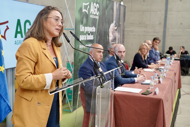La Consejera de Agricultura da la bienvenida a la empresa ‘LAR-Agrocantabria’ a una Comunidad Autónoma “con unas 560 cooperativas que generan más de 4.000 empleos”