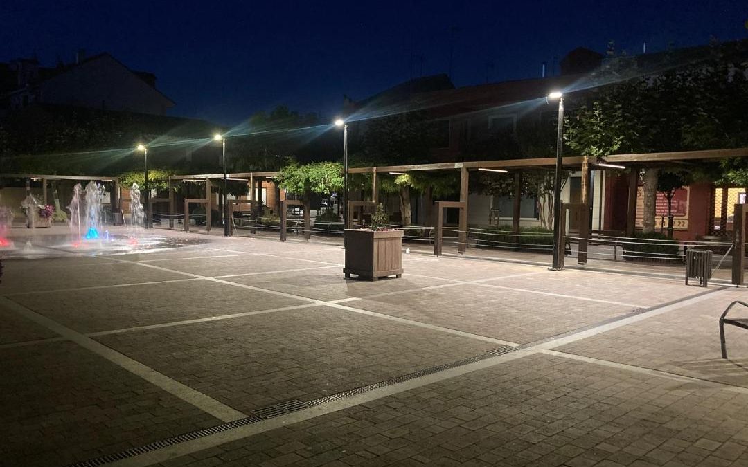 Santa María del Páramo finaliza las obras de mejora de la iluminación de la Plaza de la Madera
