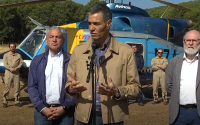 Pedro Sánchez aplaude la labor de brigadistas y bomberos forestales en su visita a Tabuyo del Monte