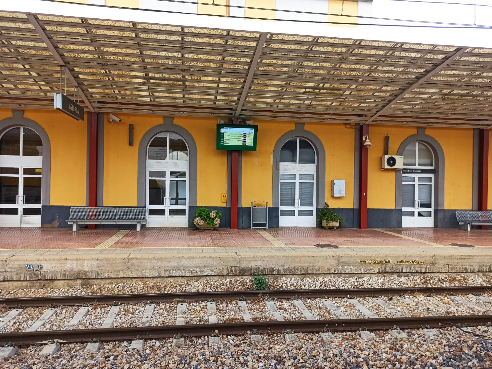 Las organizaciones ferroviarias piden la dimisión del comisionado del Corredor Atlántico por boicotear el eje León-Astorga-Ponferrada