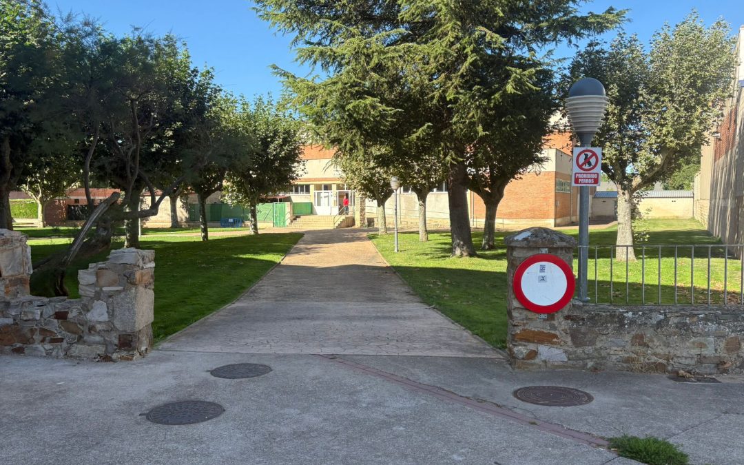 Astorga renueva la piscina municipal con diferentes actuaciones de ampliación, mantenimiento, limpieza y accesibilidad
