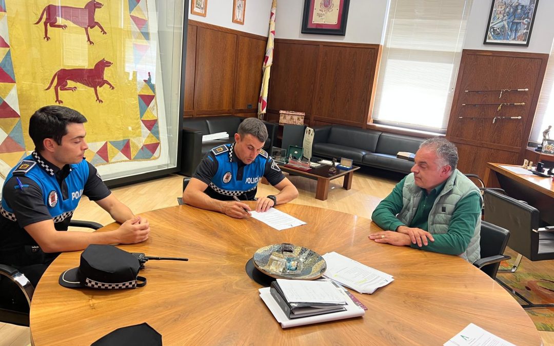 Dos agentes se incorporan como funcionarios de carrera a la Policía Local de Astorga