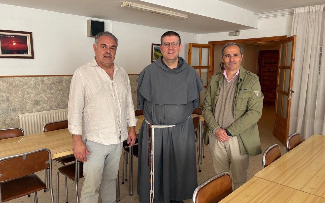 El alcalde de Astorga visita el Albergue Franciscano de la calle San Javier