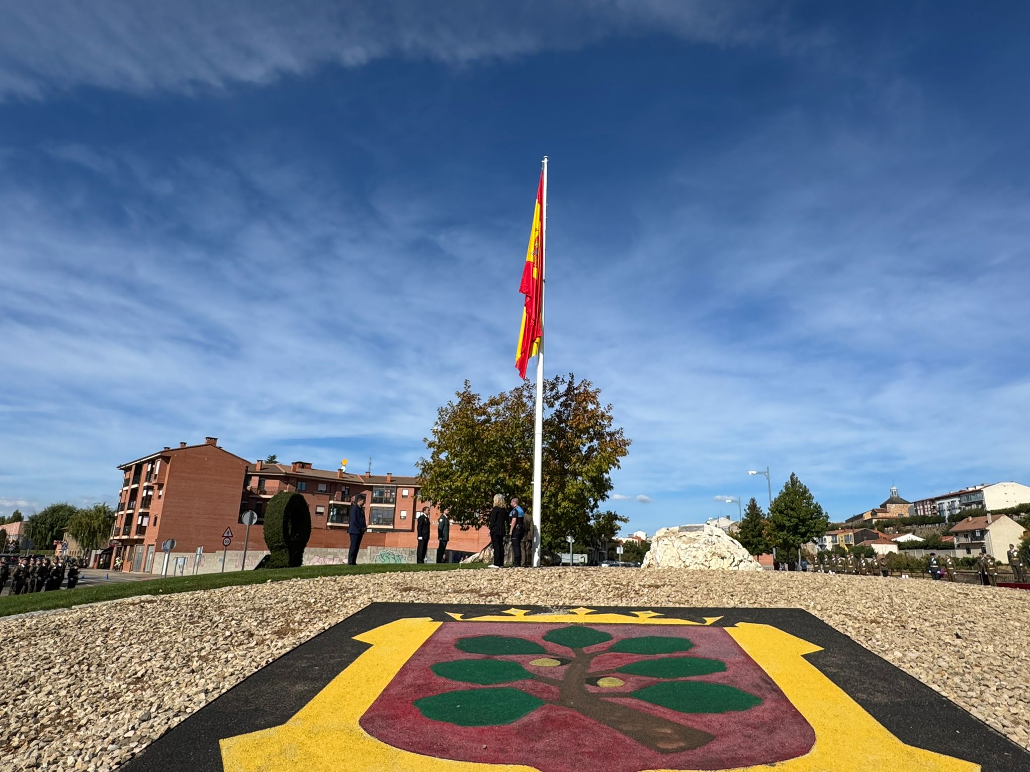 El RALCA 63 renueva la bandera de La Eragudina en su homenaje anual