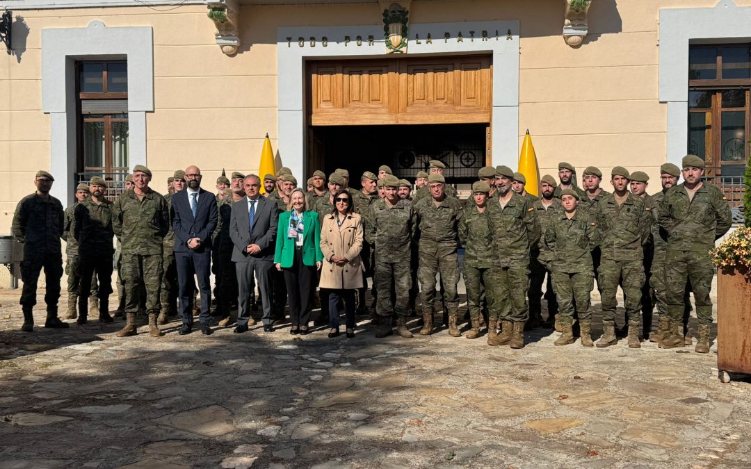 Robles confirma en Astorga que el sistema lanzacohetes SILAM llegará con tecnología española y dentro de los plazos previstos