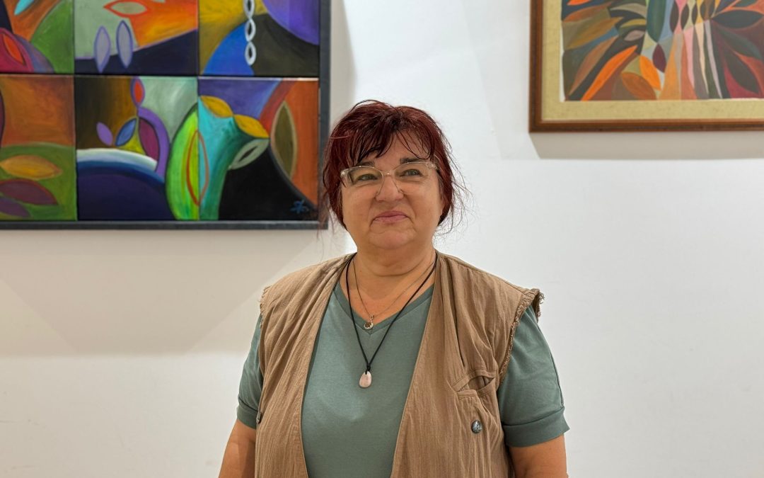 La Biblioteca de Astorga inaugura una exposición de pintura abstracta con obras de Rose Marie Stefani y Yablena Petrova