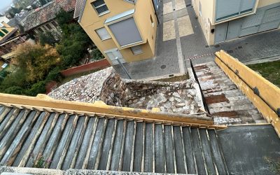 Siguen los trabajos en las escaleras que conectan el Paseo Blanco de Cela con la Calle Bastión de Astorga