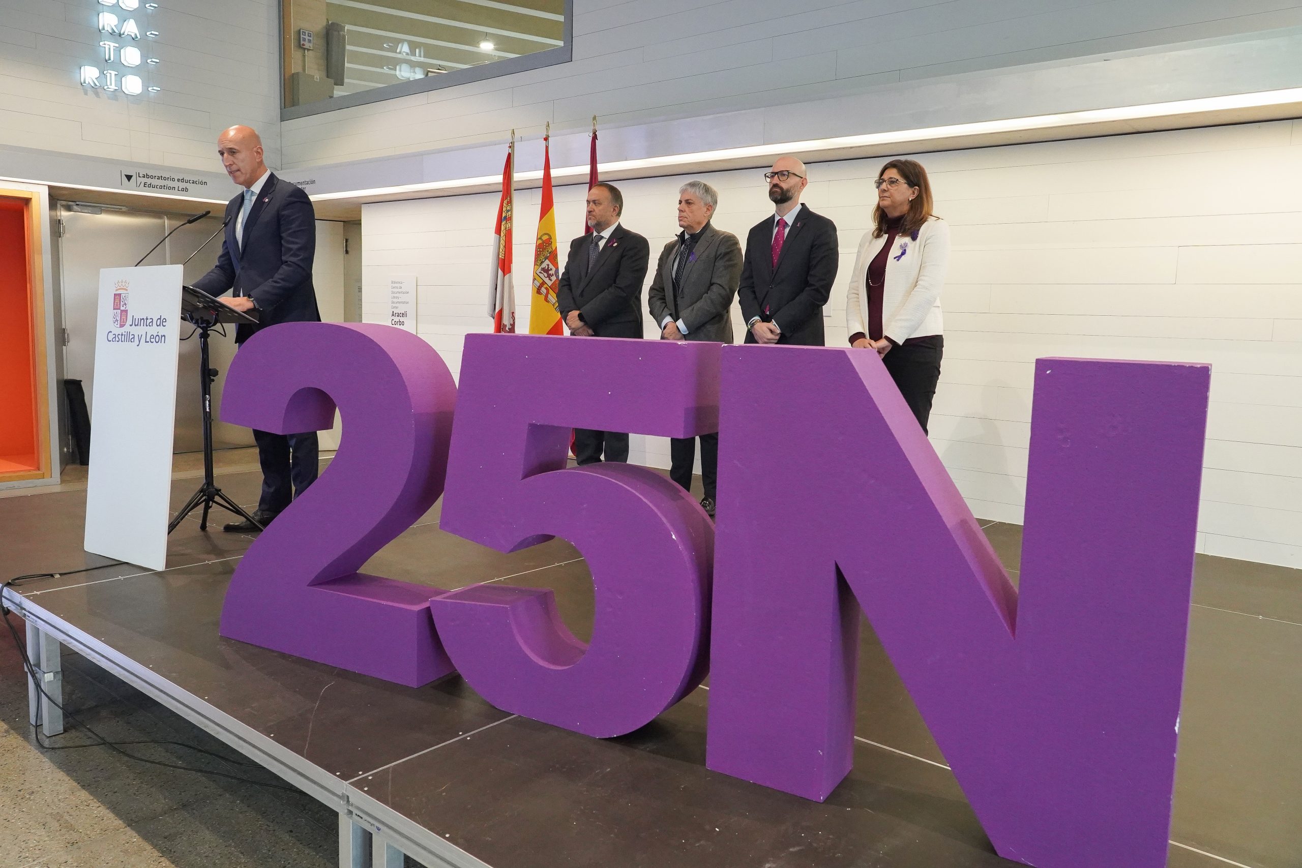Las instituciones de León alzan una sola voz en el 25N para exigir el fin de la violencia contra las mujeres
