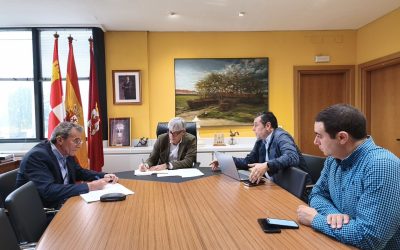 La Asociación Leonesa de Apicultores se reúne con la Junta para facilitar la comunicación entre administración y apicultores